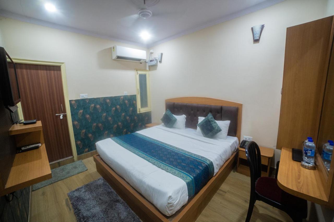 The Century Plaza Hotel Varanasi Exterior photo